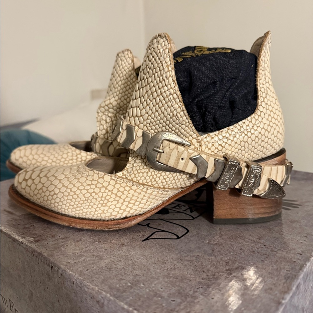 Freebird Cream Western Ankle Boots